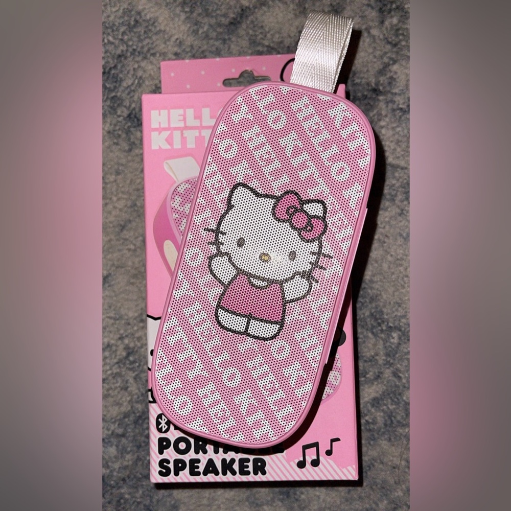 Hello Kitty, portable speaker